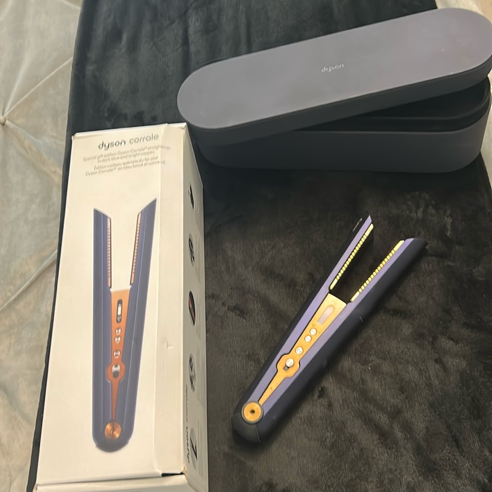 Dyson corrale hair straighter .